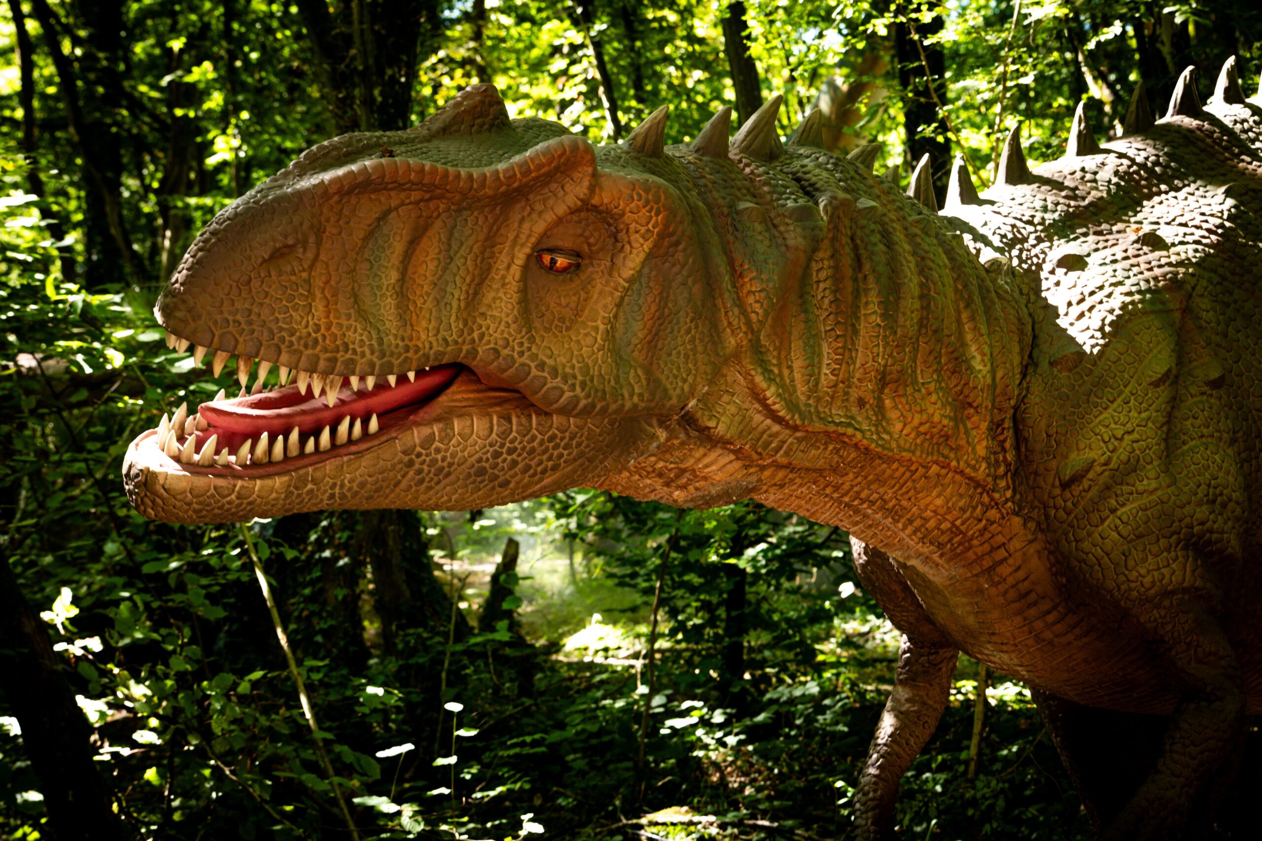 Il Dino Park di Monte Due Torri porta le famiglie alla scoperta della preistoria